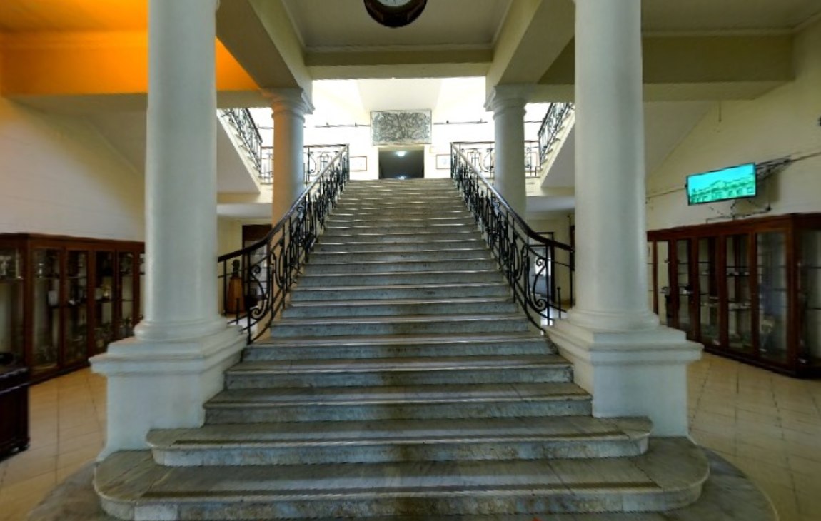 Hall central del Colegio Nacional de La Plata